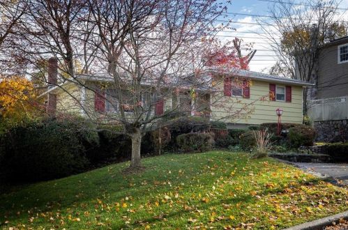 83 Parkview Rd, Elmsford, NY 10523-3819
