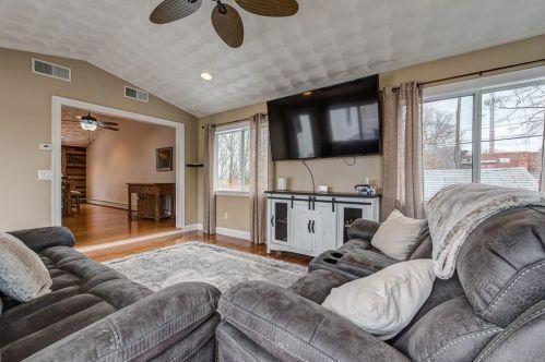 21 Jaffrey St, Providence RI  02919-6632 exterior