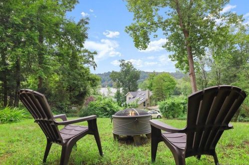 19 Calverton Dr, Danbury, CT 06812-3705
