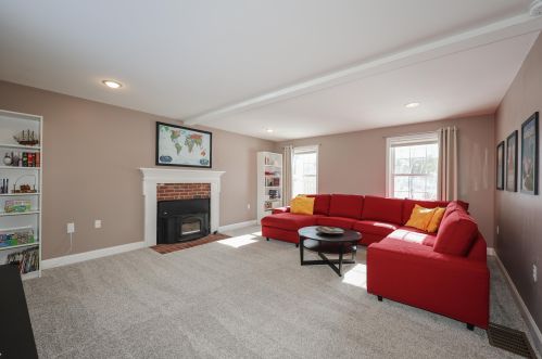 39 Bradford Cir, Hillsboro NH  03244-4864 exterior