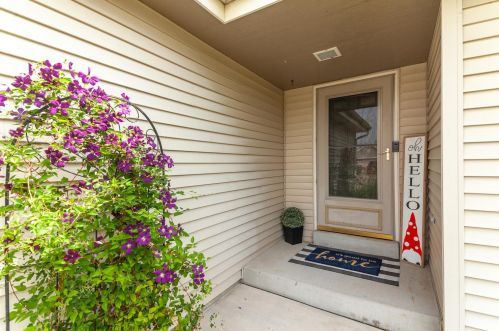 1109 Crestview Dr, Watertown, WI 53094-6084