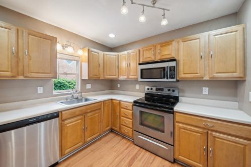 5 Stahl Sq, South Connellsville PA  15425-4007 exterior