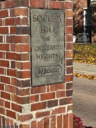 19 Howard Ct, Newark NJ 07103-3455 exterior