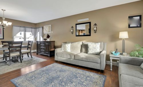 477 Greenbelt Pkwy, Holtsville, NY 11742-2229