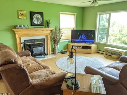 8 Glory Ln, Wantage NJ  07461-3233 exterior