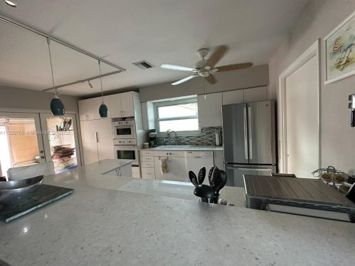 935 Nautilus Isle, Dania Beach FL  33004-2356 exterior