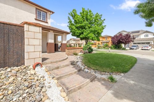 576 Bramblewood Ave, Lathrop CA 95330-9370 exterior