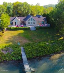 19 Mossy Point Rd, Ticonderoga, NY 12883-2412