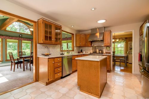 22 Little Harbor Rd, Mount Sinai NY  11766-1208 exterior