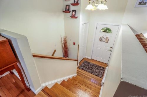 11 Tommys Ln, Brookfield Center, CT 06804-1616
