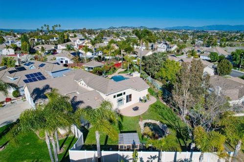 4884 Point Loma Pl, Oceanside CA  92057-3402 exterior