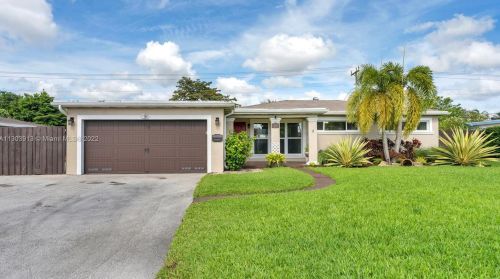 7015 16th St, Hollywood, FL 33023-2027
