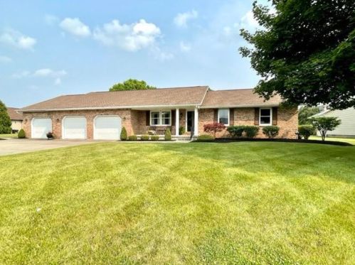 1513 Greensview Ln, Washington Ch, OH 43160-1896