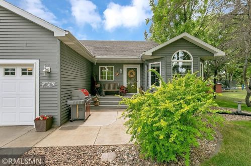 648 Brianna Dr, Sartell, MN 56377-2572