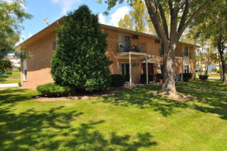 1303 Meadowcreek Dr, Pewaukee, WI 53072-3961