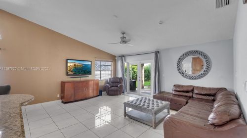 925 202nd Ave, Hollywood FL  33029-3442 exterior