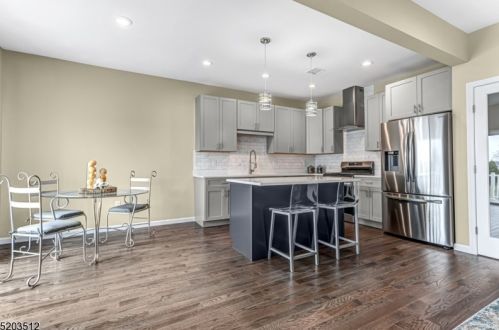 86 Valerie Dr, Manville NJ  08835-1414 exterior