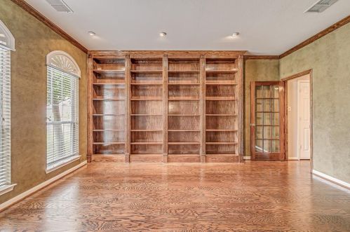 1800 Southwicke Dr, Lewisville TX  75022-8430 exterior