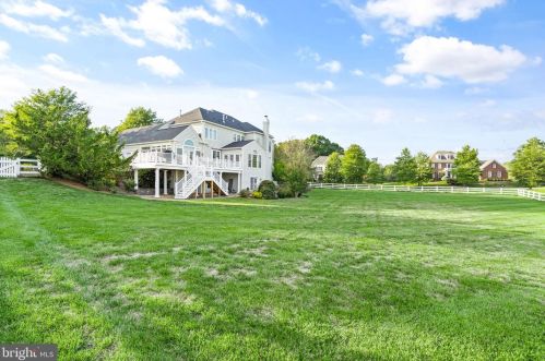 20906 Mcintosh Pl, Leesburg VA  20175-6372 exterior