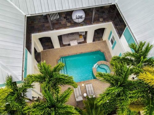 505 101 Ave, Naples FL 34108-3207 exterior