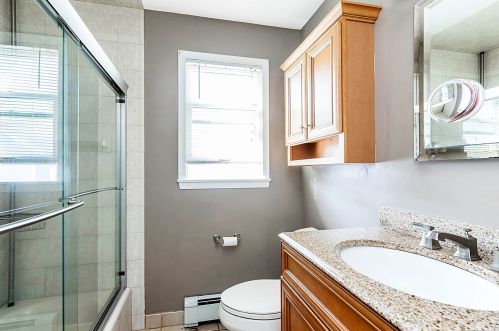 16 Scott St, New Hyde Park NY  11040-1319 exterior