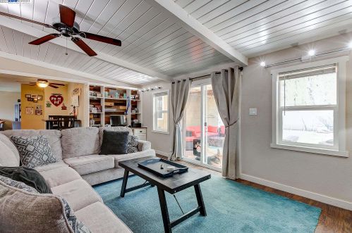 445 Parkwood Dr, Manteca CA  95336-2848 exterior