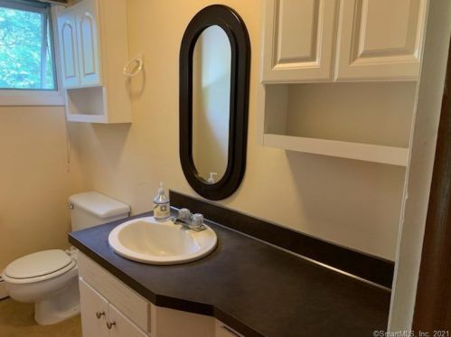 156 Green Manor Rd, Manchester CT  06042-3361 exterior