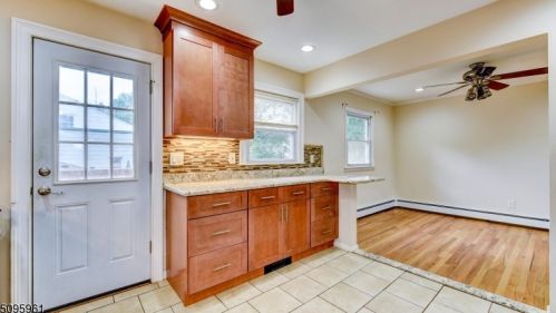 31 Midvale Ave, Lake Hiawatha NJ  07034-1008 exterior