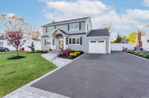 5 Laura Dr, South Setauket, NY 11720-3068