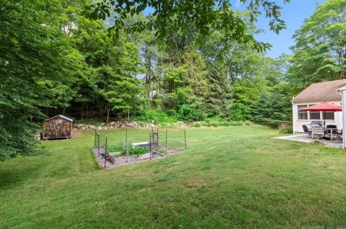 99 Book Hill Rd, Essex CT  06426-1322 exterior