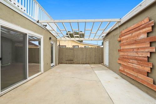234 68th St, Long Beach CA  90805-1212 exterior