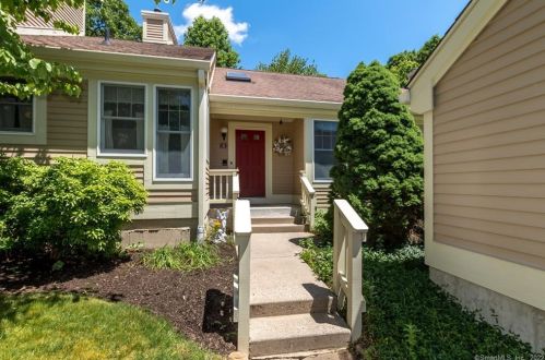 31 Brittania Dr, Danbury, CT 06811-2611