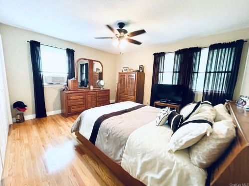 1 Parkside Dr, Airmont NY  10901-7601 exterior