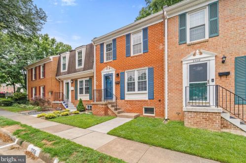 2356 Horseferry Ct, Herndon VA 20191-2733 exterior
