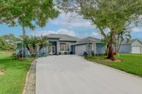 326 Ridgecrest Dr, Fort Pierce, FL 34953-5917