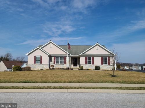 30 Centre Ct, Red Lion PA  17356-8949 exterior