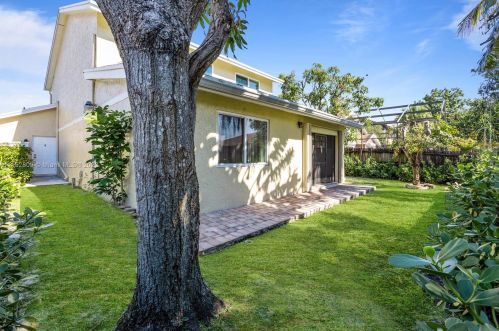 9920 12 St, Hollywood FL 33026-4359 exterior