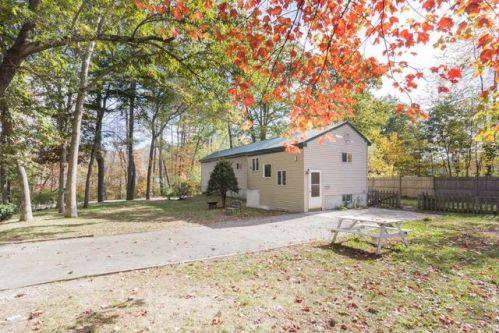 2 Debra Ave, Raymond, NH 03077-2024