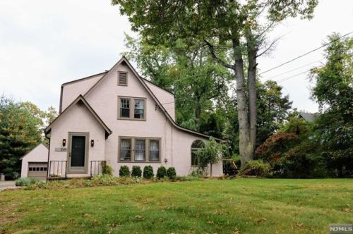 249 Goffle Rd, Ridgewood NJ  07450-4007 exterior