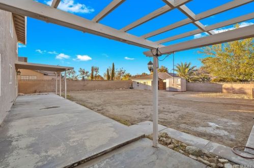 2303 Avenue, Lancaster CA exterior