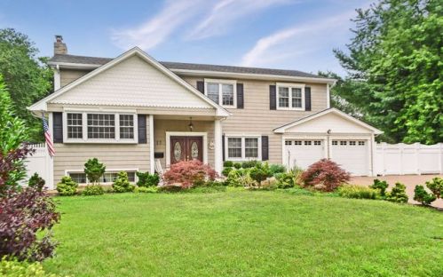 17 Cecil Ct, Huntington Station, NY 11747-1344