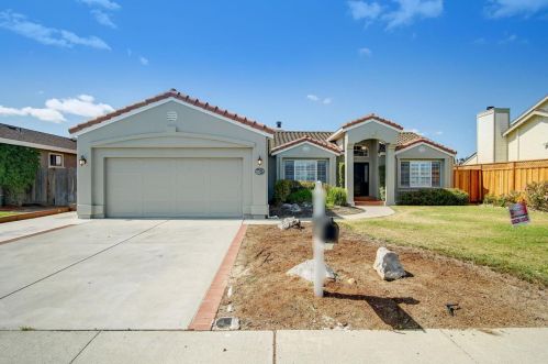 1471 Hall Ave, Hollister, CA 95023-6243