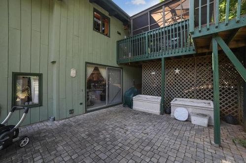 7 White Oak Dr, Southington CT  06489-3835 exterior