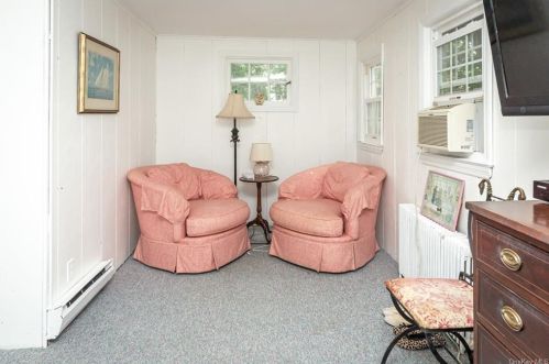 1093 Knollwood Rd, White Plains NY  10603-1100 exterior