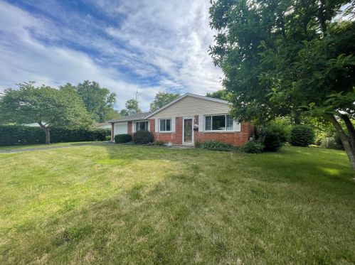 4071 Raymond Dr, Enon, OH 45323-1632
