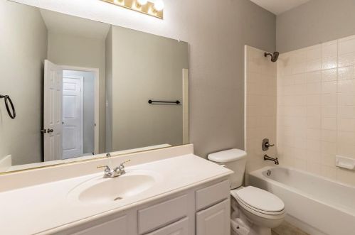 1405 Glen Hollow Ln, Lewisville TX  75028-3870 exterior