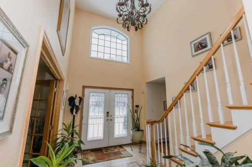 63 Kellum St, North Lindenhurst, NY 11757-1508