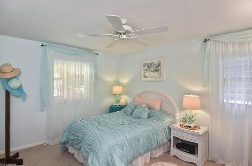 1097 Alhambra Cir, Naples FL 34103-3287 exterior