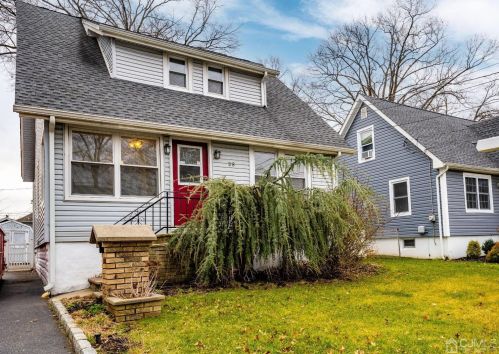 38 Madison Ave, Avenel, NJ 07001-1445