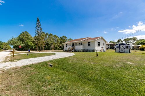 9915 86th St, Vero Beach, FL 32967-3306